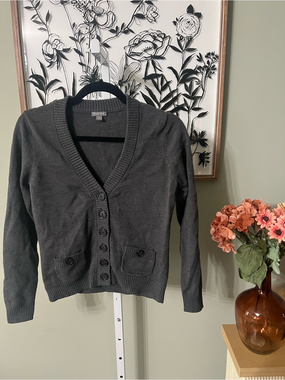 Ann Taylor Gray Cardigan Button Sweater V-Neck 3/4 Sleeve Merino Wool Size Small
